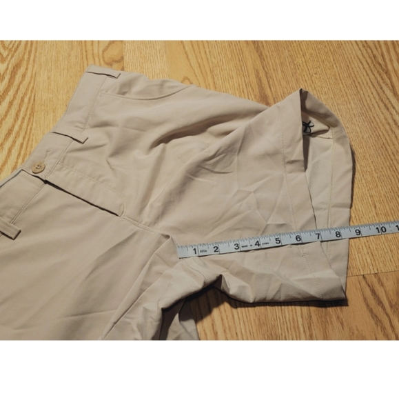 Under Armour Shorts Women's Size: 8 Pockets Loose - Picture 5 of 9